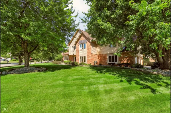 11250 Regency LN, Carmel, IN 46033