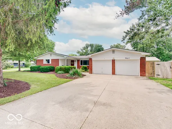 664 E Russell Lake DR, Zionsville, IN 46077