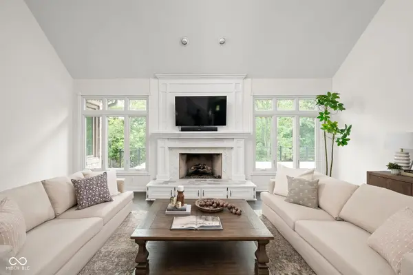 9904 Oak Ridge DR, Zionsville, IN 46077