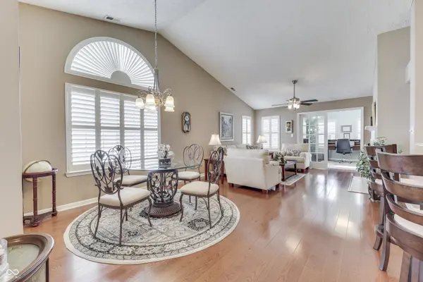1192 Vicksburg South DR, Greenwood, IN 46143