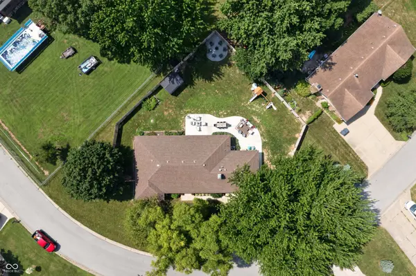 3986 Creekwood DR, Greenwood, IN 46142