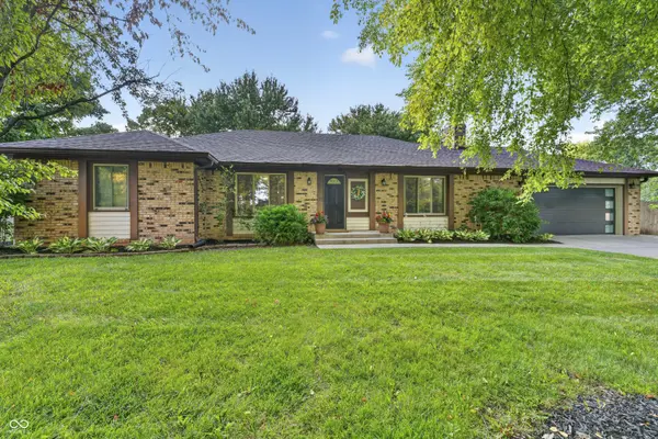 3986 Creekwood DR, Greenwood, IN 46142