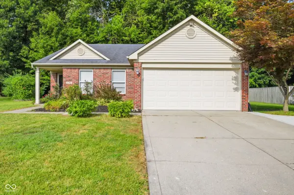 2046 Meadowlark LN, Brownsburg, IN 46112