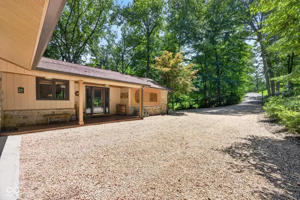 626 Town Hill RD E, Nashville, IN 47448