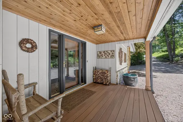 626 Town Hill RD E, Nashville, IN 47448