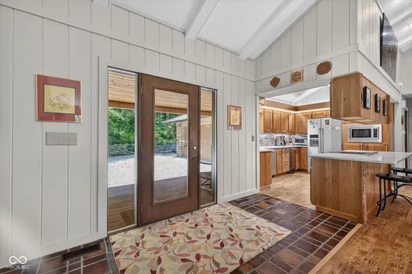 626 Town Hill RD E, Nashville, IN 47448