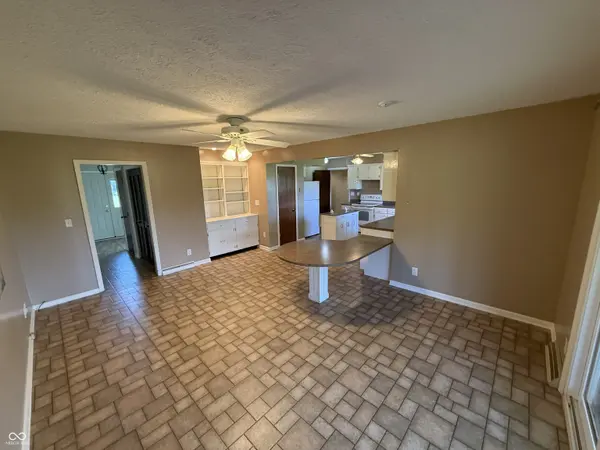 12144 E Oxford DR, Columbus, IN 47203
