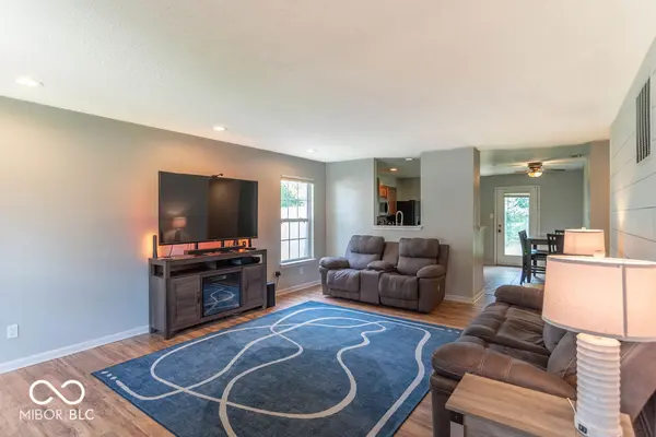 660 Wheat Field LN, Whiteland, IN 46184