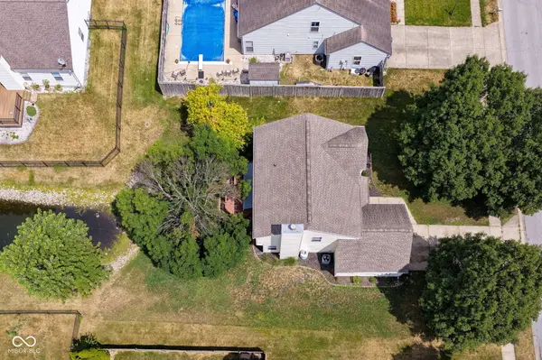 924 Thornwood DR, Greenwood, IN 46143