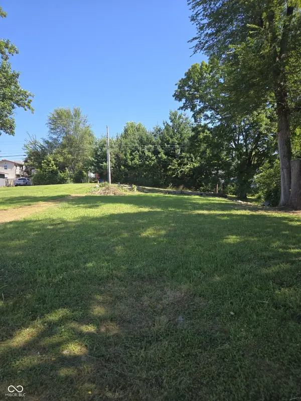 624 E O And M AVE, North Vernon, IN 47265