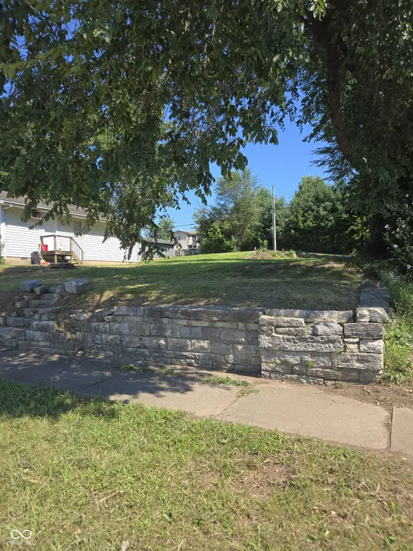 624 E O And M AVE, North Vernon, IN 47265