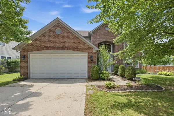 10206 Carmine DR, Noblesville, IN 46060