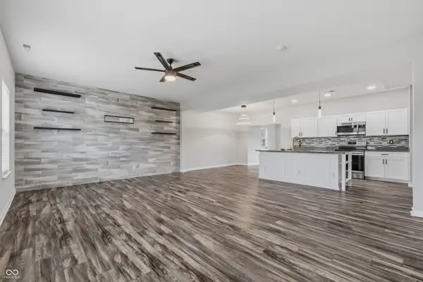 1300 Tomahawk PL, Martinsville, IN 46151