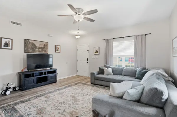 3158 Monterey DR, Whiteland, IN 46184