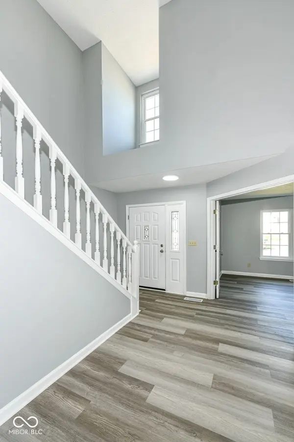 6384 Hillview CIR, Fishers, IN 46038