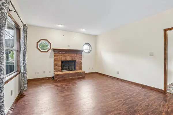 331 N Greenbriar DR, Greenwood, IN 46142