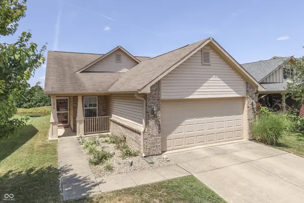 1670 Roundhouse CIR, Greenwood, IN 46143