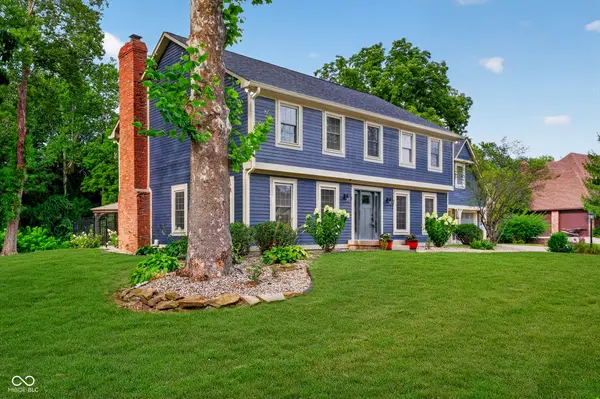 4130 Woodland Streams DR, Greenwood, IN 46143