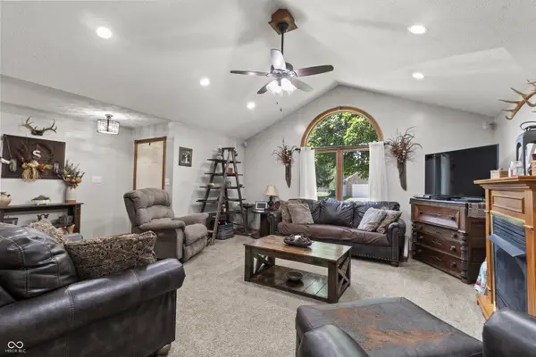 1135 Crystal CT, Avon, IN 46123
