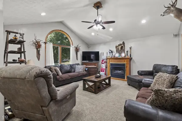 1135 Crystal CT, Avon, IN 46123