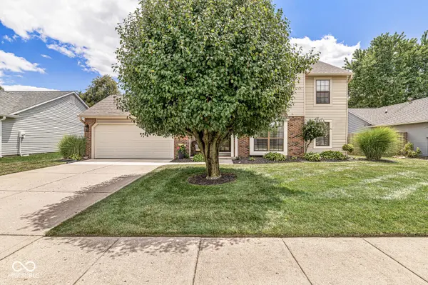 179 Suncrest DR, Greenwood, IN 46143