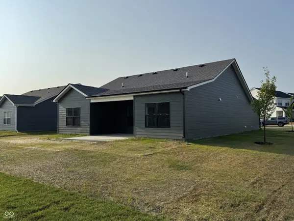 7162 Highland DR, Whitestown, IN 46075