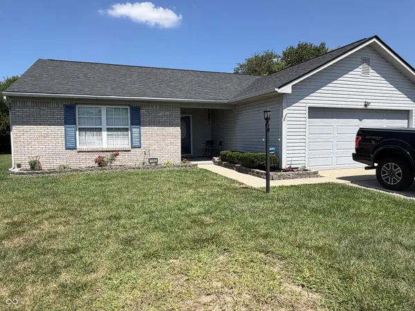 1562 Prairieview LN, Greenfield, IN 46140