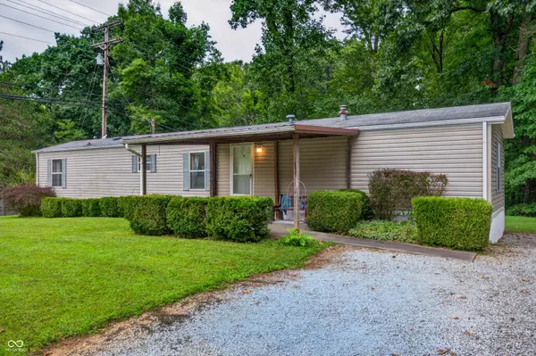 4858 South Shore DR, Nashville, IN 47448