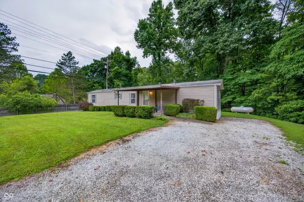 4858 South Shore DR, Nashville, IN 47448