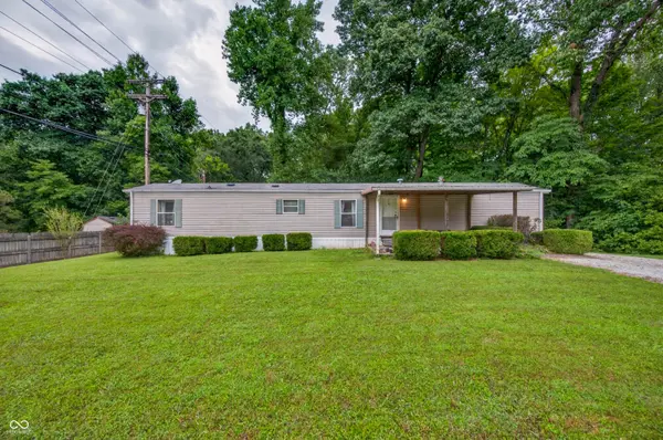 4858 South Shore DR, Nashville, IN 47448