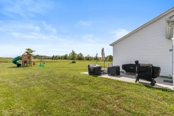 6841 Bluebird LN, Seymour, IN 47274
