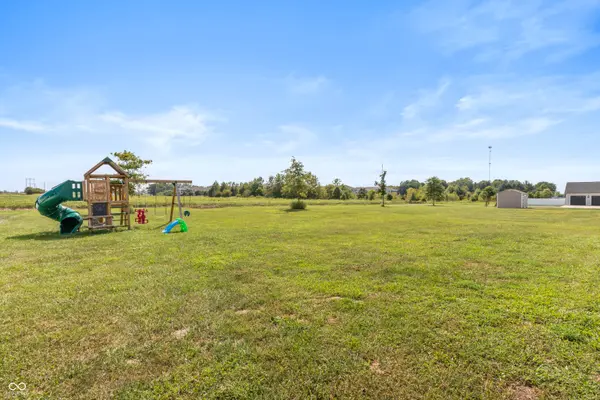 6841 Bluebird LN, Seymour, IN 47274