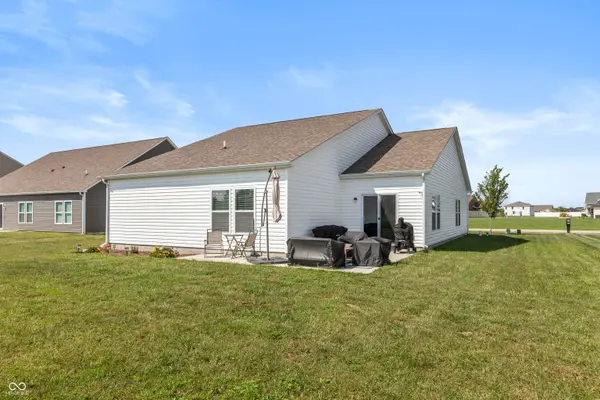 6841 Bluebird LN, Seymour, IN 47274
