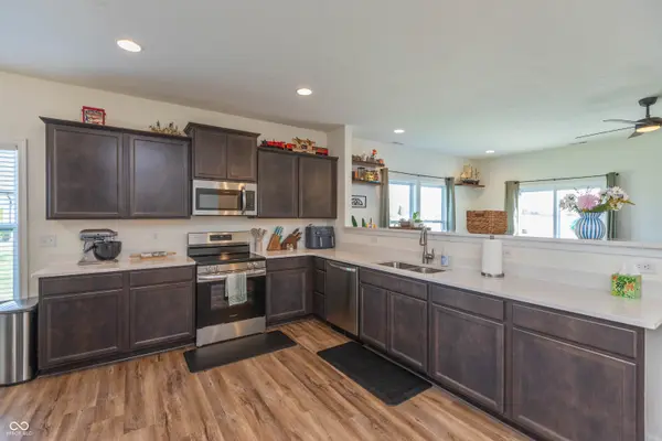 6841 Bluebird LN, Seymour, IN 47274