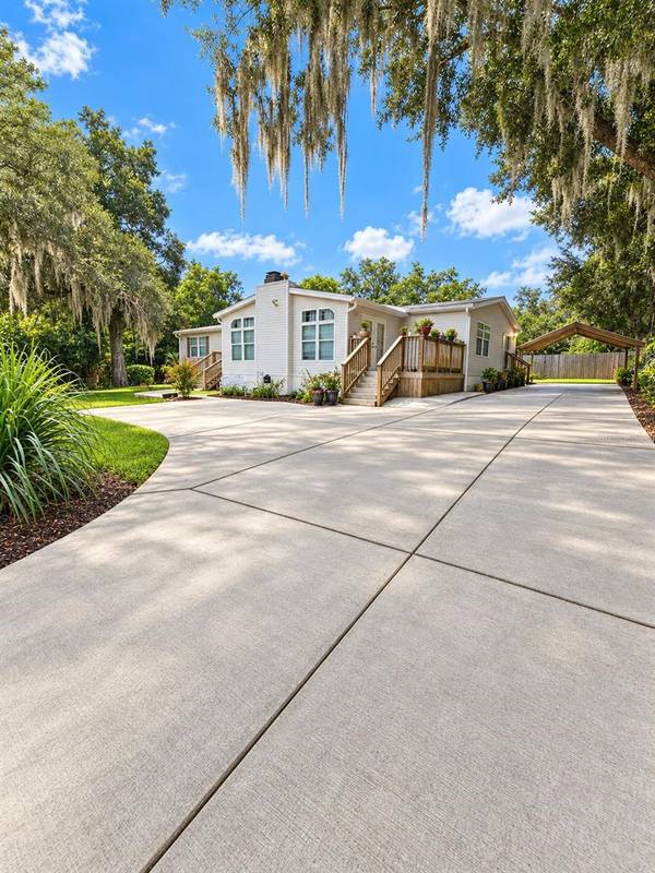 16800 SE 249TH TER, Umatilla, FL 32784