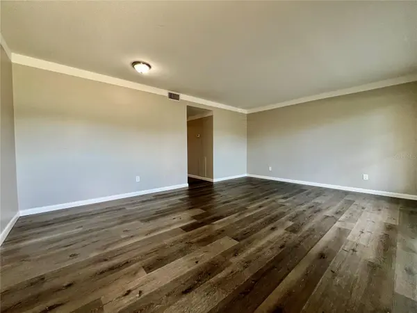 2000 WORLD PARKWAY BLVD #7, Clearwater, FL 33763
