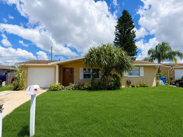 2414 TAHITIAN DR, Holiday, FL 34691