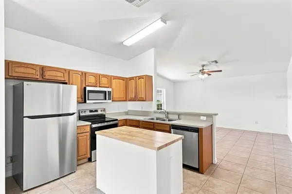 37150 HIGHLAND BLUFF CIR, Dade City, FL 33523