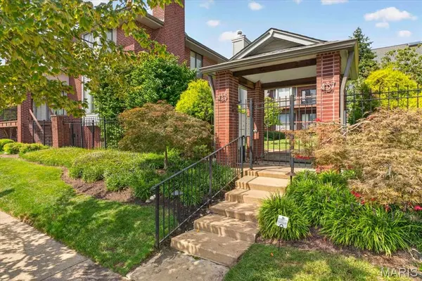 437 Clara AVE #18, St Louis, MO 63112