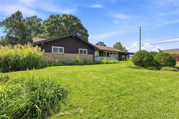 30 Fernwood LN, Unincorporated, MO 63146