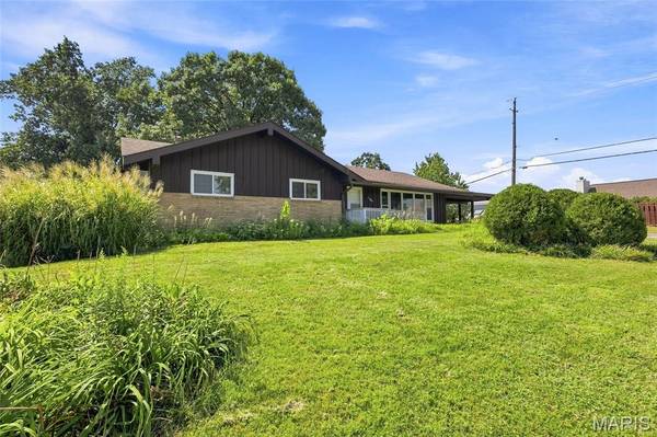 30 Fernwood LN, Unincorporated, MO 63146