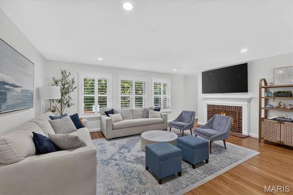 11826 Point Oak DR, Des Peres, MO 63131