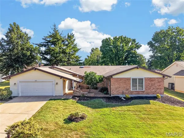 202 Rue Grand DR, Lake St Louis, MO 63367