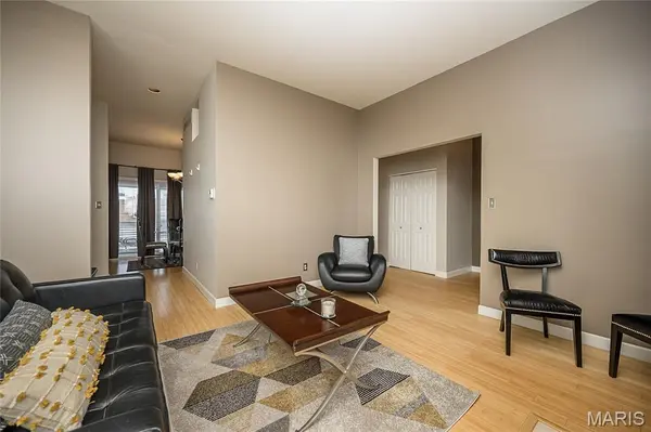 2347 Park AVE #D, St Louis, MO 63104