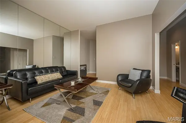 2347 Park AVE #D, St Louis, MO 63104