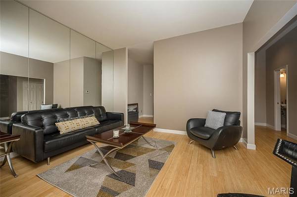 2347 Park AVE #D, St Louis, MO 63104