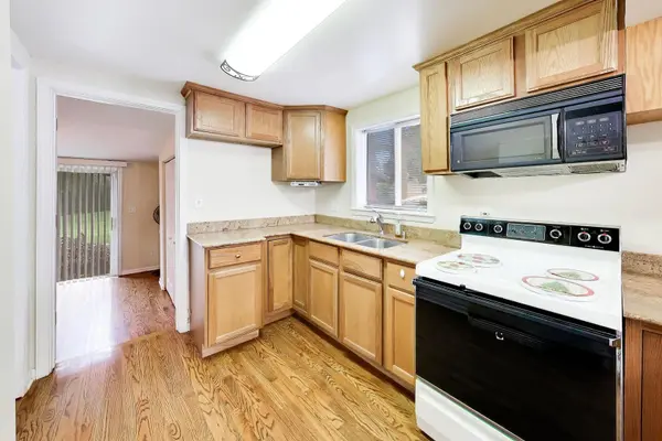 1355 Pleasant PL, Montgomery, IL 60538