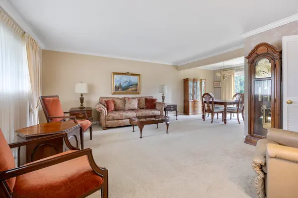 215 PARKCHESTER RD, Elk Grove Village, IL 60007