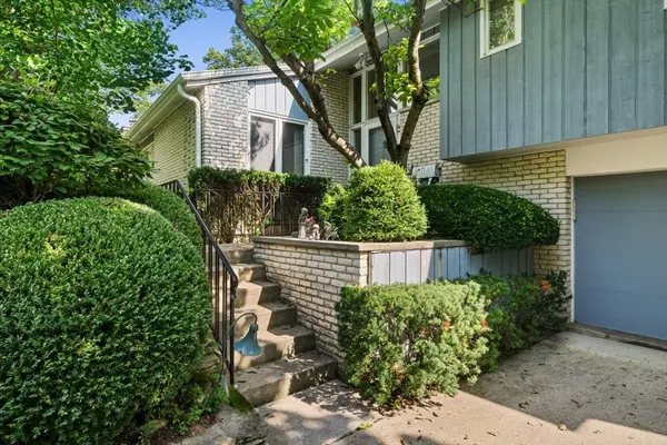 822 Timber Hill RD, Highland Park, IL 60035