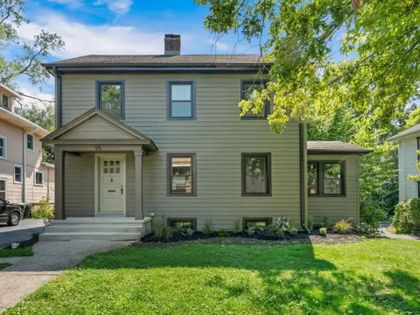 95 Pine AVE, Riverside, IL 60546